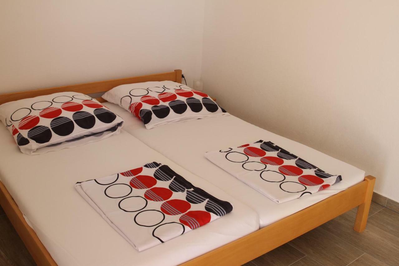 Apartmani Subasic Pag Town Exterior foto