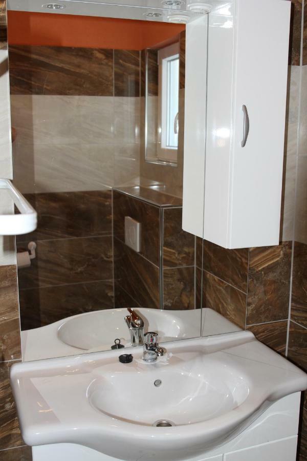 Apartmani Subasic Pag Town Exterior foto