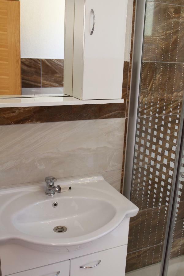 Apartmani Subasic Pag Town Exterior foto