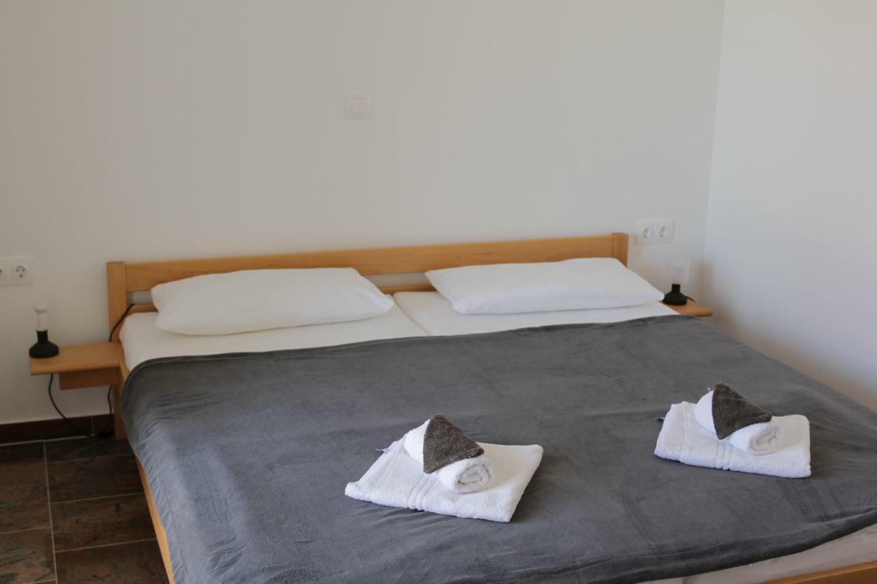 Apartmani Subasic Pag Town Exterior foto