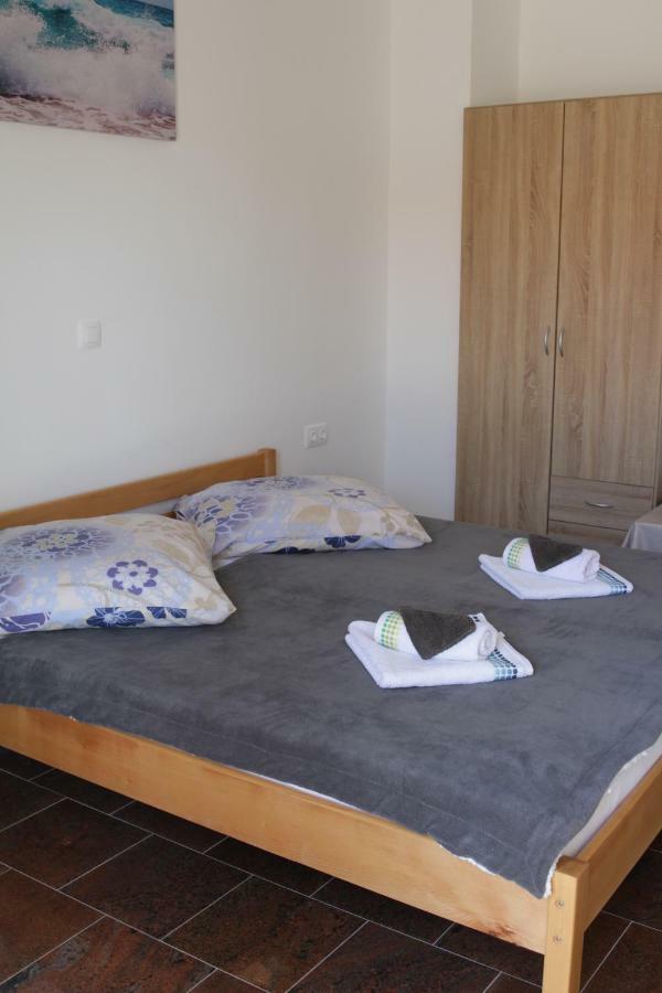 Apartmani Subasic Pag Town Exterior foto